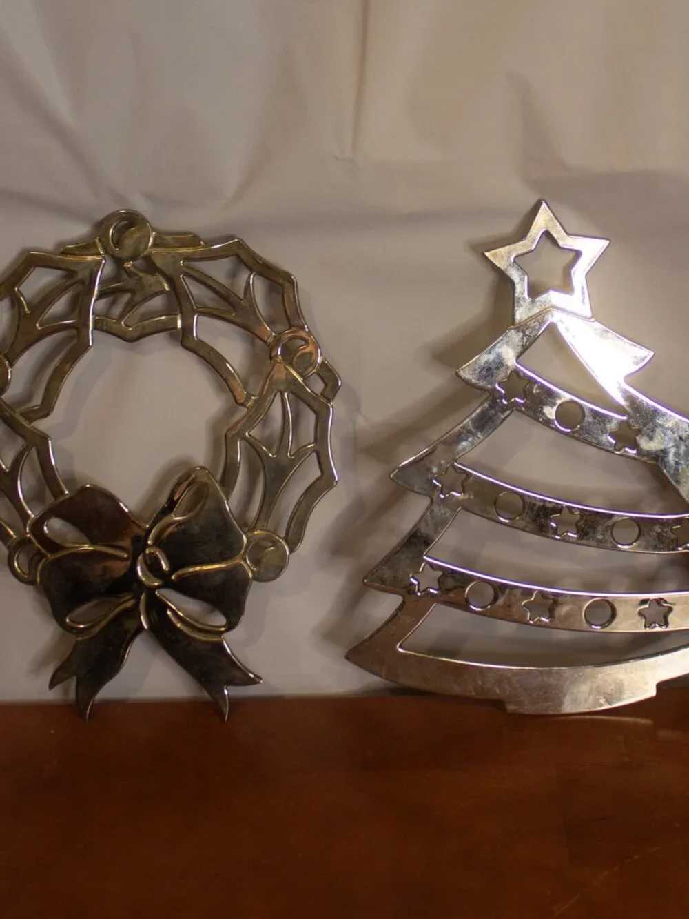 Set of 4 Silver Metal Christmas Trivets – Santa, Tree, Wreath – Footed Decor